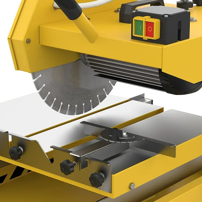 Güde Steintrennmaschine GSTM 350 - 2,2 kW, Max. Schnittlänge: 800 mm - Nahaufnahme einer gelben Fliesenschneidemaschine mit einem Diamantblatt zum Schneiden von Fliesen.