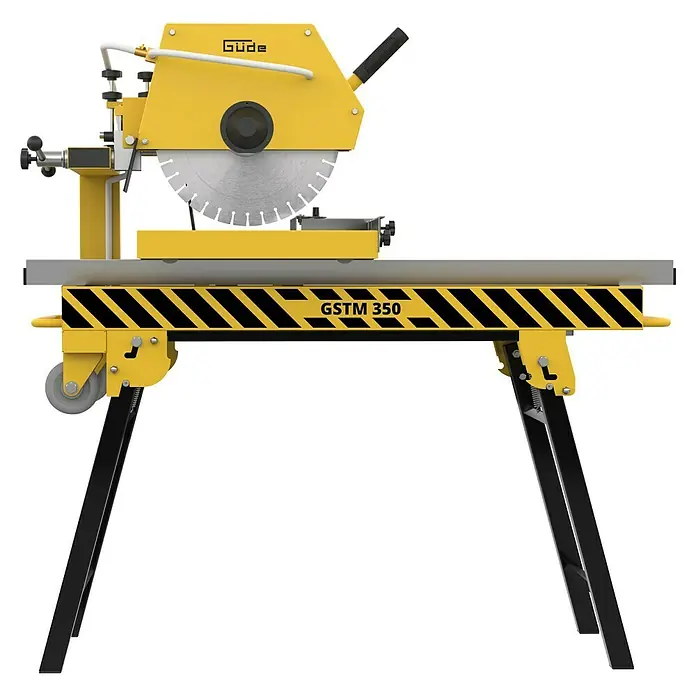 Güde Steintrennmaschine GSTM 350 - 2,2 kW, Max. Schnittlänge: 800 mm - Das Bild zeigt eine Güde GSTM 350 Fliesenschneidmaschine in Gelb und Schwarz, die für präzise Schnitte ausgelegt ist.