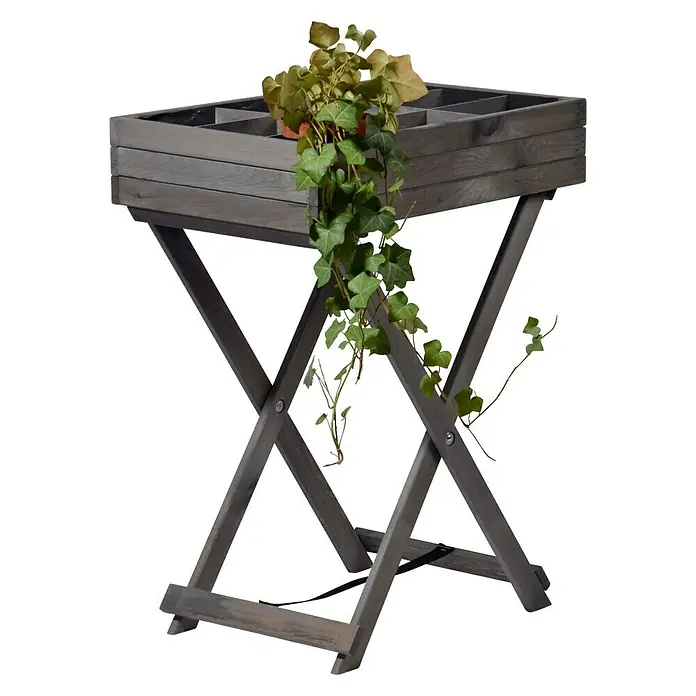 Dobar Kräuterhochbeet - L x B x H: 58 x 38 x 75 cm, Braun - Grauer Pflanztisch aus Holz mit einem Topf bepflanzt mit Efeu. Der Tisch hat ein X-förmiges Gestell und ist für den Innen- und Außenbereich geeignet.