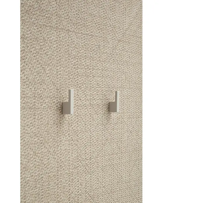 Schildmeyer Edno Garderobenpaneel - L x B x H: 20,9 x 50 x 110,6 cm, Beige - Zwei moderne, minimalistische Garderobenhaken in Beige sind an einer beigen, strukturierten Wand befestigt. Praktisch und stilvoll.