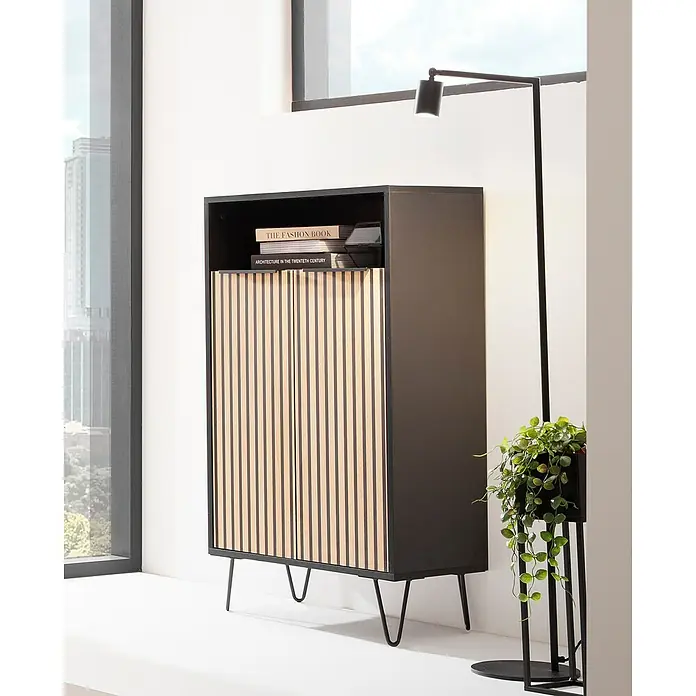 Schildmeyer Hank Schuhschrank - L x B x H: 33 x 60,2 x 107,9 cm, Schwarz/Artisan Eiche, Passend für: ca. 12 Paar Schuhe - Elegantes Sideboard in Schwarz mit geriffelten Holzfronten und schlanken Metallfüßen, perfekt für moderne Wohnräume.