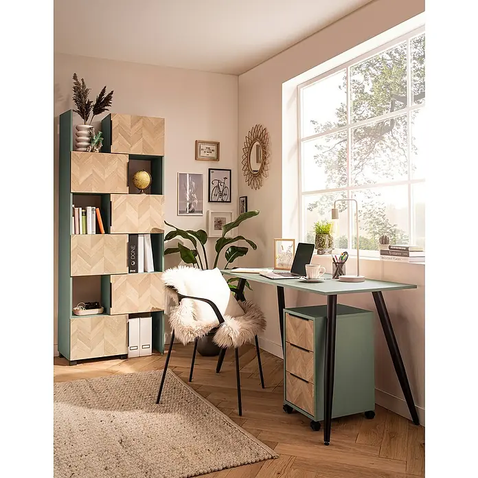 Schildmeyer Piazza Rollcontainer - L x B x H: 39,1 x 32,6 x 59,7 cm, Pistazie, Anzahl Schubladen: 3 Stk. - Ein stilvolles Homeoffice mit einem hellgrünen Schreibtisch und einem passenden Rollcontainer mit auffälligem Fischgrätenmuster.