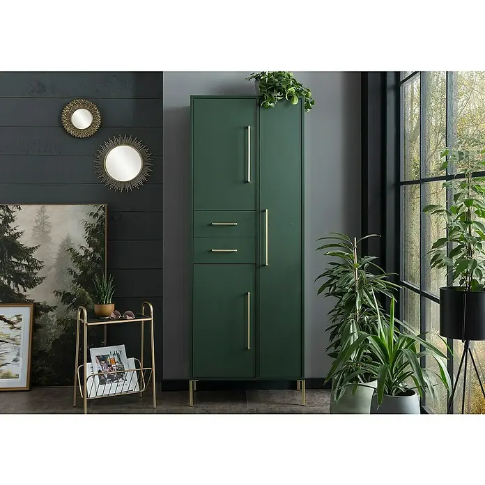 Schildmeyer Kent Hochschrank - L x B x H: 33,1 x 67,1 x 184,3 cm, Waldgrün - Elegantes Interieur mit einem hohen, grünen Schrank, der Stauraum bietet und das Zimmer stilvoll ergänzt. Goldene Akzente setzen edle Akzente.