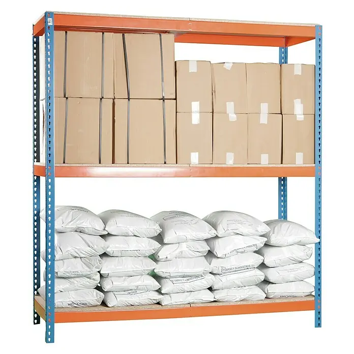 Simonrack Simonforte Estantería para cargas pesadas - Al x An x Pr: 200 x 180 x 45 cm, Número de baldas: 3 ud., Inserción, Azul/Naranja, Capacidad de carga por balda: 600 kg - Una estantería de almacenamiento de dos niveles que contiene cajas de cartón arriba y sacos en el estante inferior.