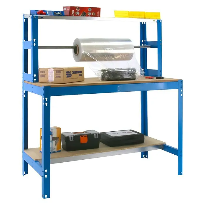 Simonrack Simonwork Werkbank BT4 900 - L x B: 76 x 91 cm, Arbeitshöhe: 144 cm, Belastbarkeit: 675 kg, Blau - Ein robuster Packtisch mit blauem Gestell und zwei Ablageflächen, ideal für Lager- und Versandarbeiten, mit Folienabroller und Werkzeugablage.