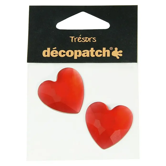 Décopatch Pieza decorativa Trésors Coeurs rojo - 2 ud., 3 x 2 cm - Dos adornos de corazón rojo Decopatch con facetas sobre un cartón blanco. Ideal para manualidades y decorar regalos.