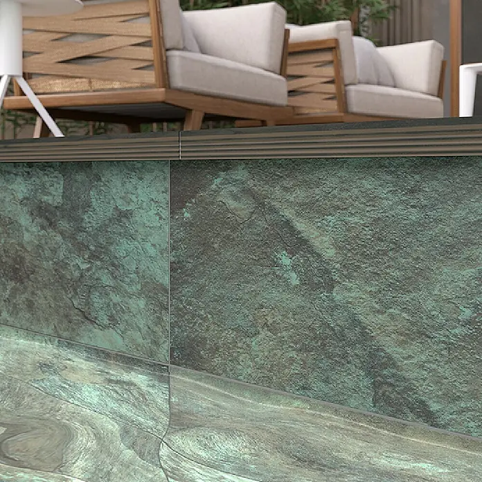 Decocer by Cinca Feinsteinzeugfliese Splash - 30 x 60 cm, Grün, Matt - Nahaufnahme von grünen Bodenfliesen und einem Treppenabsatz, der ein modernes und stilvolles Außendesign zeigt.