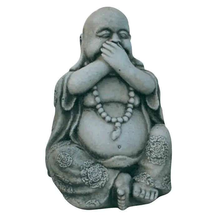 Figura decorativa Buda Mudo - Material compuesto - Una estatua de Buda sonriente de piedra que se cubre la boca con ambas manos, llevando un collar de cuentas de piedra.