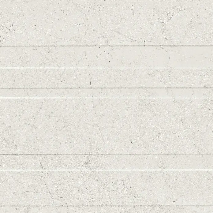 Wandfliese Lorena - 30 x 90 cm, Perla, Matt - Helle, strukturierte Wandfliese mit horizontalen Linien und einer leicht rauen Oberfläche, ideal für moderne Innenräume.