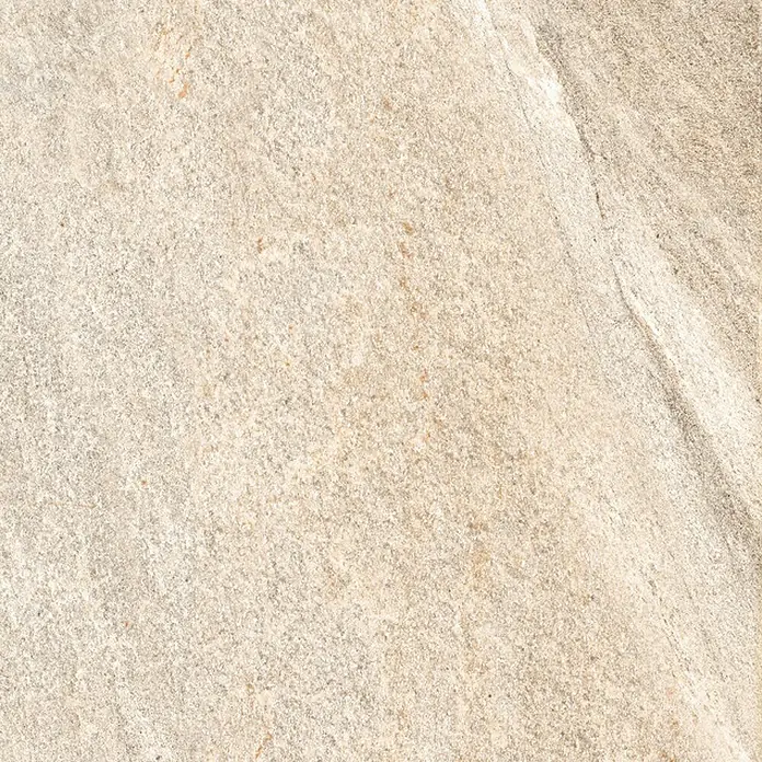 Terrassenfliese Etna - 40 x 80 x 2 cm, Cappucino, Matt - Nahaufnahme einer beigen Steinplatte mit einer rauen Textur und einer subtilen diagonalen Linie, ideal für Hintergründe.