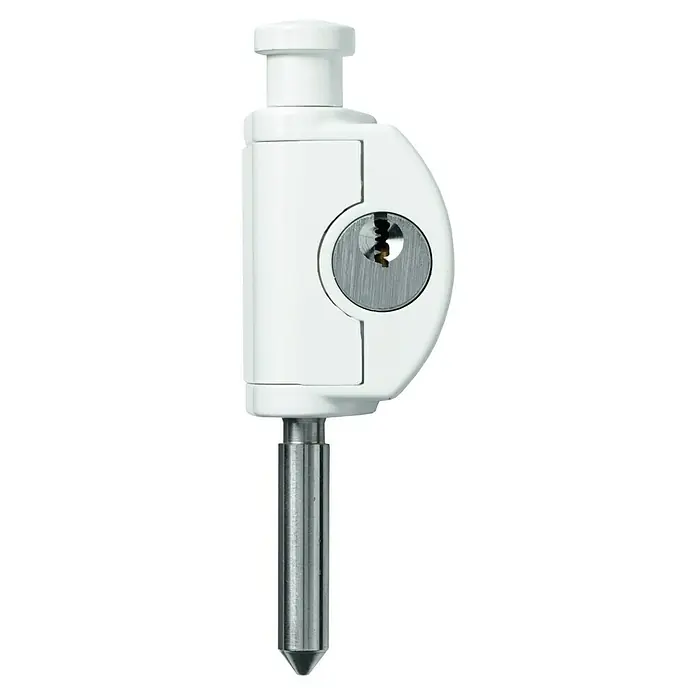 Abus Fensterriegel FTR70 - Geeignet für: Nach außen öffnende Fenster, Weiß - Eine Nahaufnahme eines weißen Fenstersicherheitsriegels mit einem silbernen Bolzen und einem Schlüsselloch, das die Sicherheit des Produkts hervorhebt.