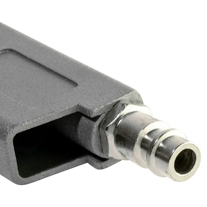 Güde Druckluft-Set - Betriebsdruck: 10 bar, Blau - Nahaufnahme eines Druckluftnippels, der an einem grauen, rechteckigen Gehäuse befestigt ist. Der Metallnippel glänzt und ist detailliert.