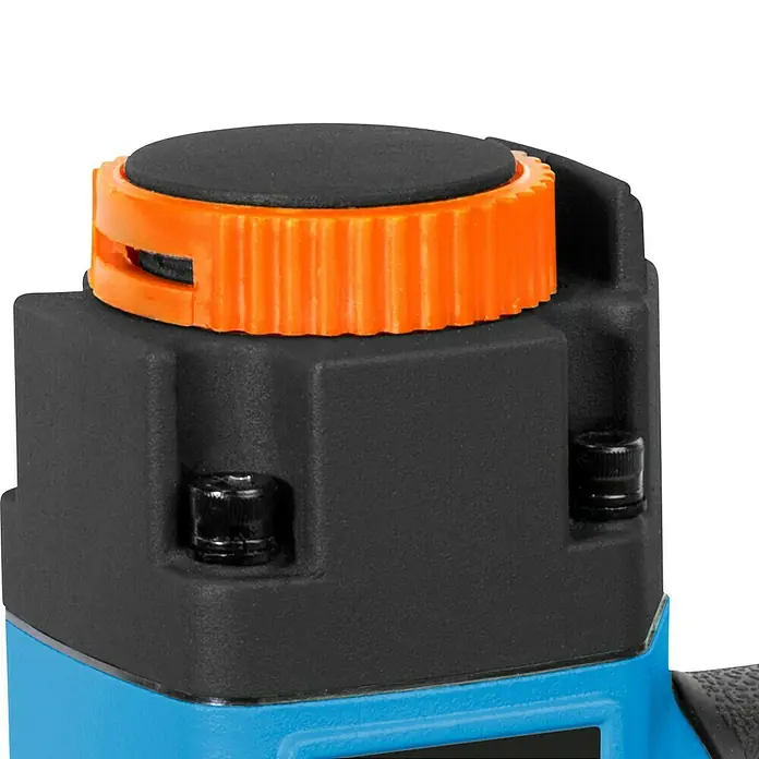 Güde Druckluft-Klammergerät - Schwarz/Blau, Stärke: 1,26 mm - 1,05 mm - Nahaufnahme des Gardena-Bewässerungsreglers mit orangem Drehknopf und schwarzen Schrauben vor schwarzem Hintergrund.