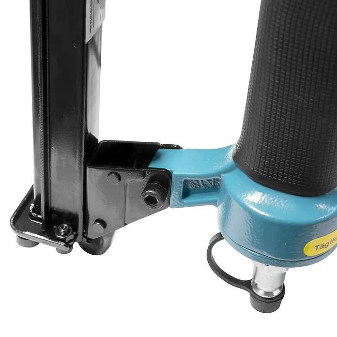 Güde Druckluft-Klammergerät KN 14 - Schwarz/Blau, Stärke: 0,95 mm - Nahaufnahme eines blauen Druckluftnaglers, der Präzision und Leistung für professionelle Anwendungen verspricht.