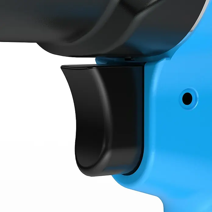Güde Druckluft-Schlagschrauber-Set - Gesamtumfang: 16 -tlg., Schwarz/Blau - Nahaufnahme des schwarzen Abzugs einer hellblauen Bohrmaschine, der ein Detail der Werkzeugkonstruktion hervorhebt.