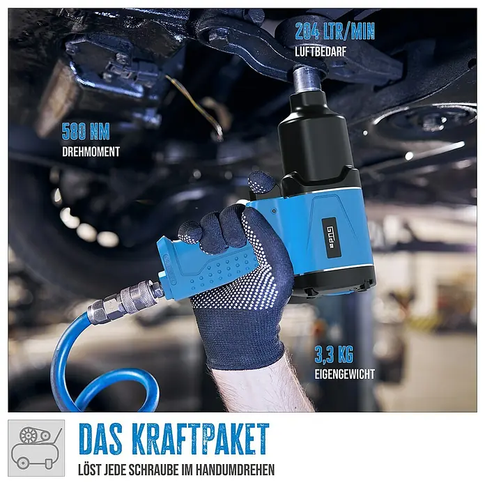 Güde Druckluft-Schlagschrauber-Set - Gesamtumfang: 16 -tlg., Schwarz/Blau - Bild eines Güde-Schlagschraubers im Einsatz, der durch sein Kraftpaket Schrauben im Handumdrehen löst.