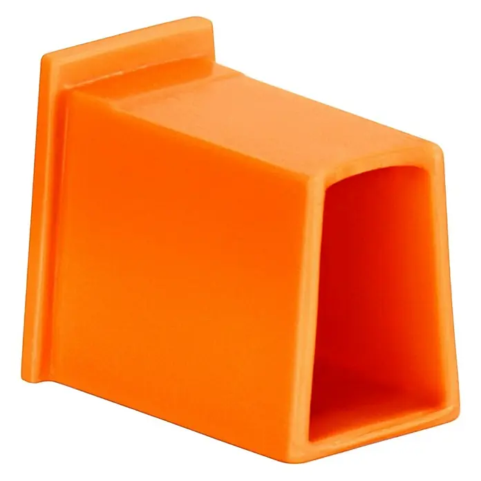 Kaiser Hohlwanddose Verbindungsstutzen trapezförmig 9060-97 - Orange - Nahaufnahme eines leuchtend orangefarbenen Kunststoff-Endstücks mit rechteckigem Querschnitt und hervorstehendem Rand.
