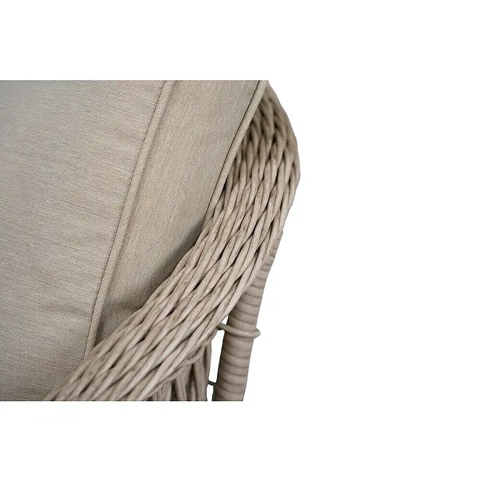 Sunfun Conjunto de muebles Soraya - 4 pzs., Ratán sintético/Aluminio/Poliéster, Beige/Gris - Primer plano de un cojín beige para exteriores con marco de ratán, ideal para muebles de jardín y patios.