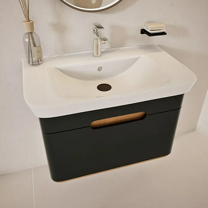VitrA Sento Badmöbel-Set Sento - 80 cm, Anthrazit, Griffmulde - Elegantes Badezimmer-Waschbecken mit schwarzem Unterschrank und Holzdetails. Das Design ist modern und stilvoll.