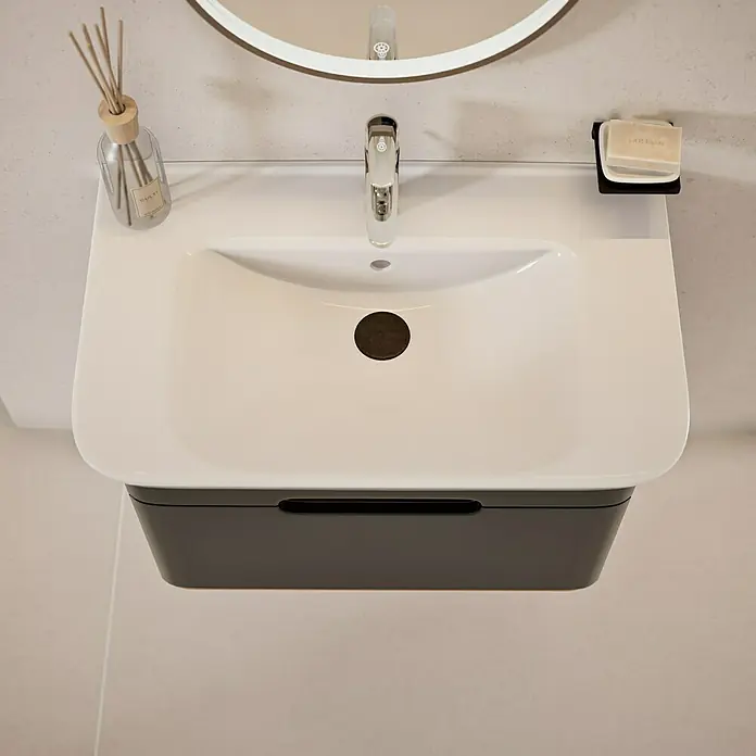 VitrA Sento Badmöbel-Set Sento - 80 cm, Anthrazit, Griffmulde - Moderne Waschbecken-Kombination mit Unterschrank, Armatur, Seifenspender und Duftspender für ein stilvolles Badezimmerambiente.