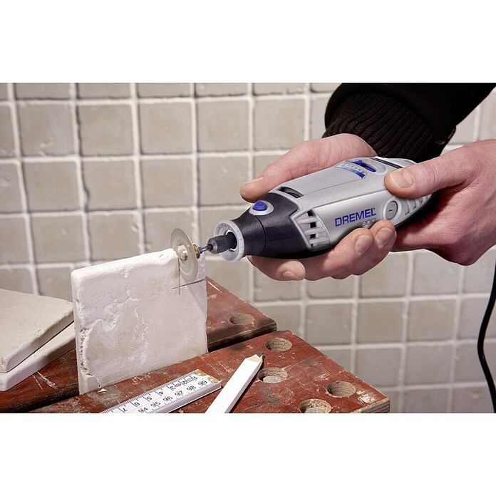 Dremel Multiherramienta (130 W, Número de revoluciones de marcha en vacío: 10.000 r.p.m. - 30.000 r.p.m., Accesorios: 25 piezas)