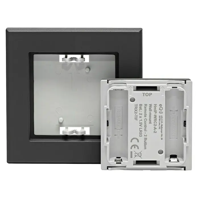 Homematic IP Funk-Wandtaster HmIP-WRC2-A-2 - 2-fach, Batteriebetrieben, 19 x 86 x 86 mm, Anthrazit - Nahaufnahme einer Homematic IP Wandfernbedienung mit zwei Tasten und einer Wandhalterung.