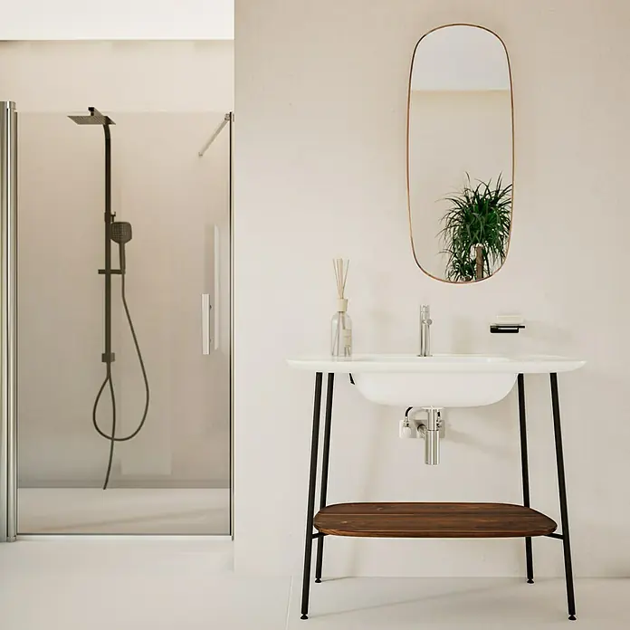 VitrA Plural Badmöbel-Set - Gesamtbreite Badmöbel: 99,5 cm, Weiß/Eiche Dunkel/Schwarz, Glänzend, 3 -tlg. - Ein modernes Badezimmer mit einer stilvollen Waschtisch-Kombination und einer begehbaren Dusche. Der Fokus liegt auf dem eleganten Design des Waschbeckens.