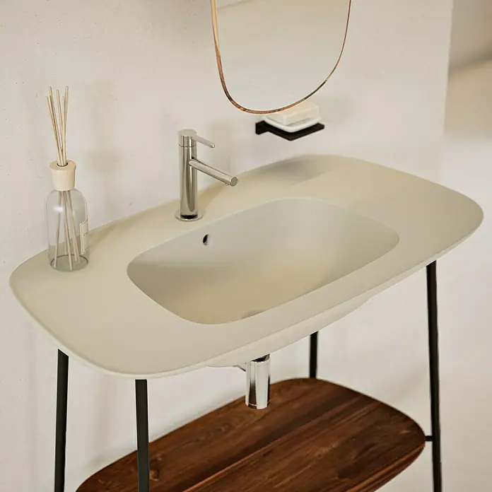 VitrA Plural Badmöbel-Set - Gesamtbreite Badmöbel: 99,5 cm, Taupe/Eiche Dunkel/Schwarz, Matt, 3 -tlg. - Elegantes Waschbecken mit stilvollem Unterbau und einem schlanken Wasserhahn, ideal für moderne Badezimmerdesigns.