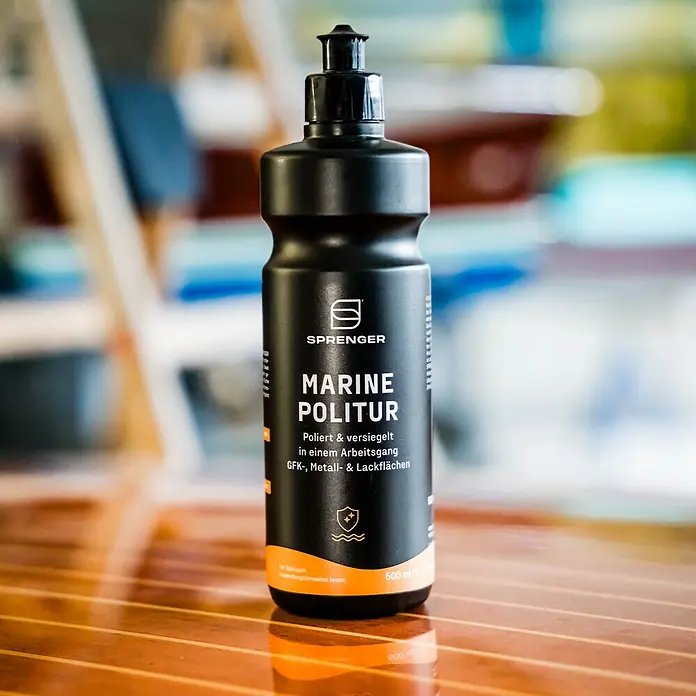 Sprenger Marine-Politur - 500 g - Eine Flasche Sprenger Marine Politur, die zum Polieren und Versiegeln von GFK-, Metall- und Lackoberflächen verwendet wird.