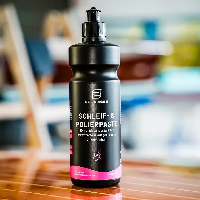 Sprenger Schleif-Polier-Paste - 500 g - Schwarze Flasche Sprenger Schleif- & Polierpaste, ideal für verwitterte Oberflächen, mit pinkfarbenem Etikett und Dosierverschluss.
