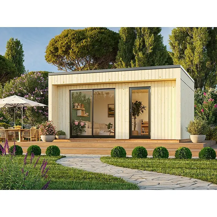 Palmako Gartenhaus Johanna Nordic Plus - Außenmaß inkl. Dachüberstand (B x T): 562 x 448 cm, Holz, Natur unbehandelt - Modernes Holzgartenhaus mit großen Fenstern und Schiebetür, umgeben von üppigem Grün und einem gepflegten Garten. Stilvoller Rückzugsort im Freien.