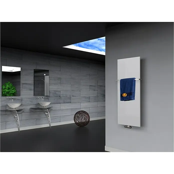 Szagato Designheizkörper Manhattan 2 - B x H: 470 x 1.200 mm, Wärmeleistung bei Vorlauftemperatur von 75 °C (D: 50): 799 W, Weiß, Mit 1 Handtuchhalter (15 mm) - Handtuchwärmer in modernem Badezimmer.