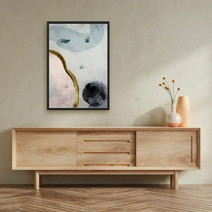 Cuadro 511 - Abstracto 511, An x Al: 42 x 52 cm, 1 pzs. - Un elegante aparador de madera clara con arte abstracto colgando encima y jarrones decorativos encima.