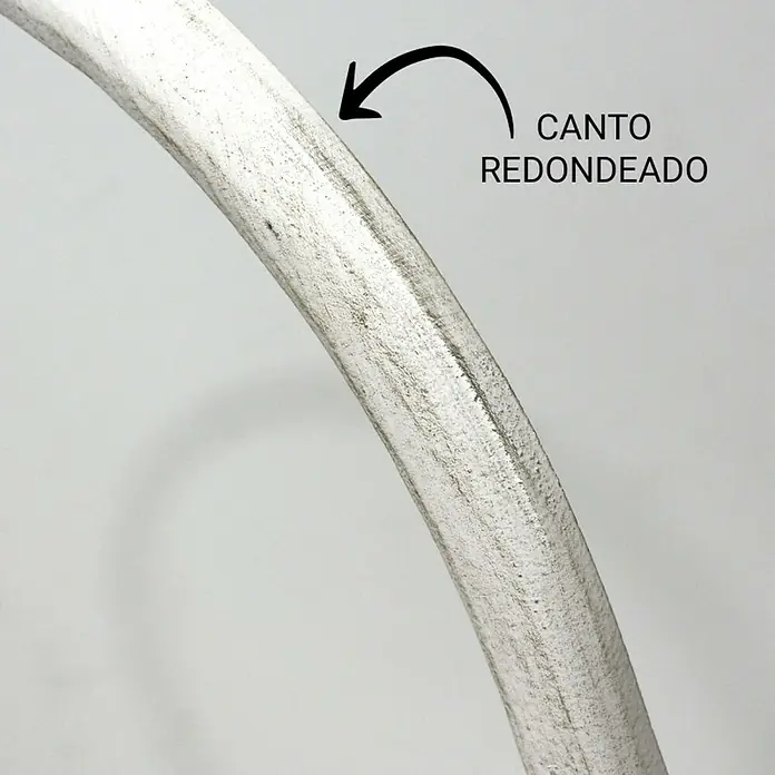 Espejo de pared Catania - 70 x 100 cm, Blanco betún - Primer plano de un marco de madera redondo y blanco con borde redondeado, ideal para proyectos de manualidades o decoración.