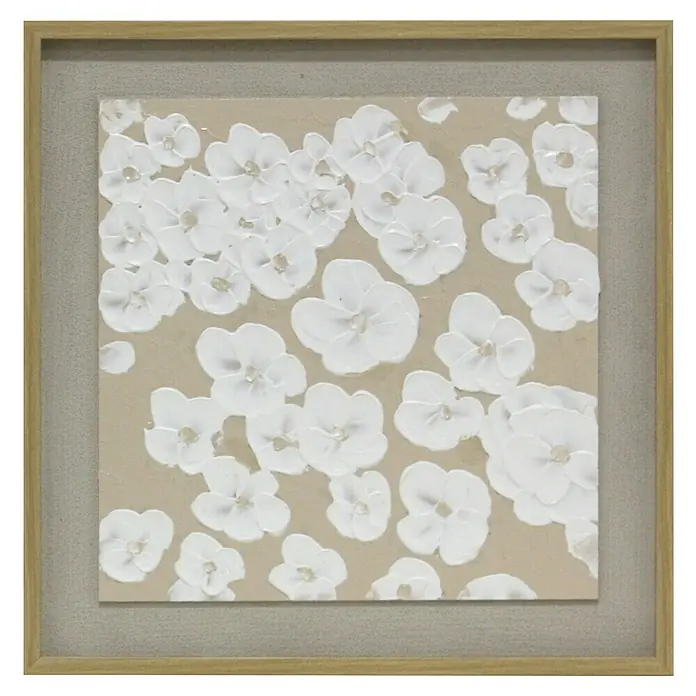 Cuadro set de 2 Flores en Relieve - Flores en relieve, An x Al: 50 x 50 cm, 2 pzs. - Imagen enmarcada con un patrón floral blanco abstracto sobre un fondo beige, aportando un toque elegante y moderno.