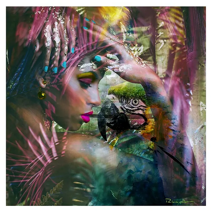 Lienzo Mujer y Loro - Mujer y Loro, An x Al: 80 x 80 cm, 1 pzs. - Retrato de una mujer con un guacamayo, artísticamente escenificado con colores vibrantes y elementos surrealistas.