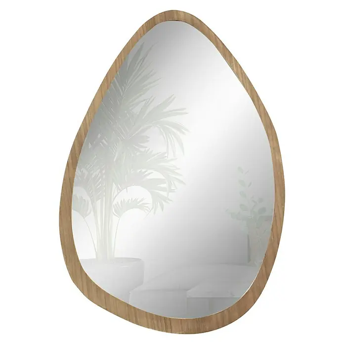 Espejo de pared Esfera - 64 x 89 cm, Roble - El espejo de forma irregular con marco de madera refleja una planta. Un accesorio decorativo y elegante para cualquier habitación.