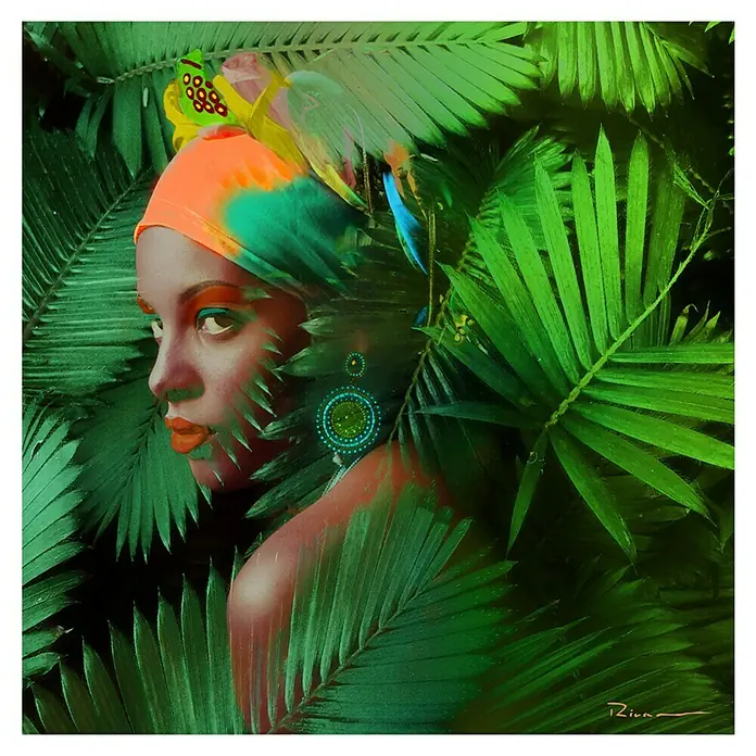 Lienzo Mujer Palmera - Mujer y palmera, An x Al: 80 x 80 cm, 1 pzs. - Mujer con tocado tropical y aretes, enclavada en una exuberante vegetación. Colores vibrantes y atmósfera selvática.