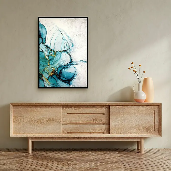 Cuadro 512 - Abstracto 512, An x Al: 42 x 52 cm, 1 pzs. - Un aparador moderno de madera clara con arte abstracto en la pared y jarrones decorativos.
