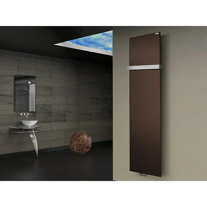 Szagato Designheizkörper Manhattan 3 - B x H: 470 x 1.800 mm, Wärmeleistung bei Vorlauftemperatur von 75 °C (D: 50): 1.118 W, Braun, Mit 1 Handtuchhalter (50 mm) - Brauner Heizkörper mit Handtuchhalter in modernem Badezimmer. Stilvolles Design für wohlige Wärme und Komfort.