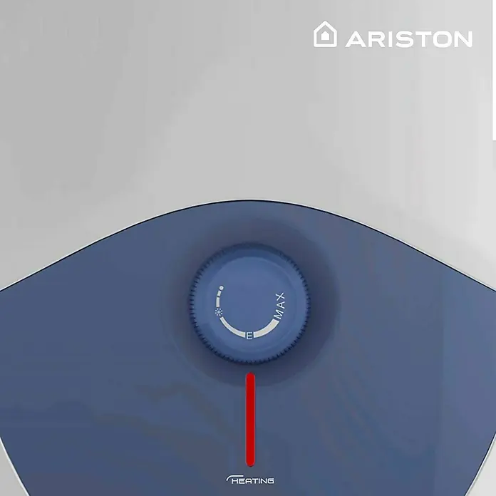 Ariston Termo eléctrico Blu Evo RS - 30 l, 1.500 W - Primer plano del calentador de agua Ariston con un botón azul, ajustado al calor máximo. Luz indicadora roja encendida.