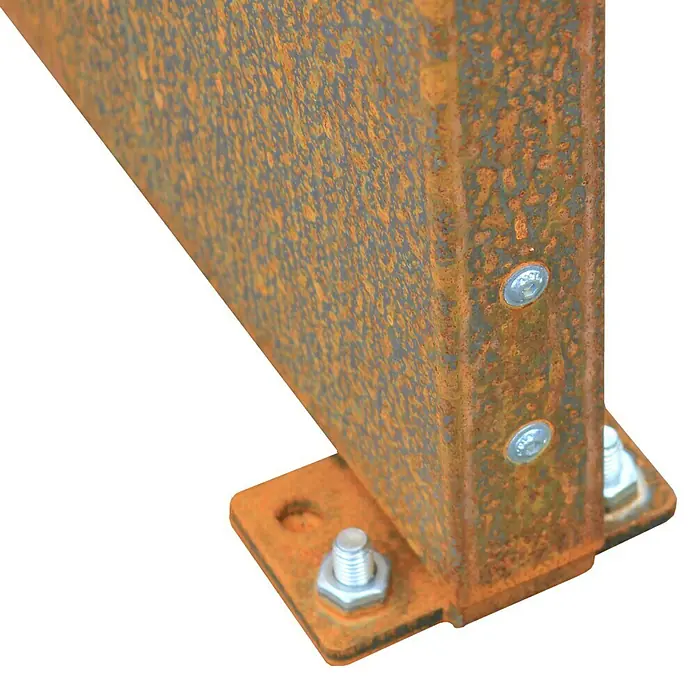 Palatino Space Vertical Fußplatte Space Vertical - Passend für: Palatino Space Vertical Sichtschutzelemente - Nahaufnahme einer rostigen Stahlkonstruktion mit Schrauben und Bolzen, die Details und Textur hervorhebt.