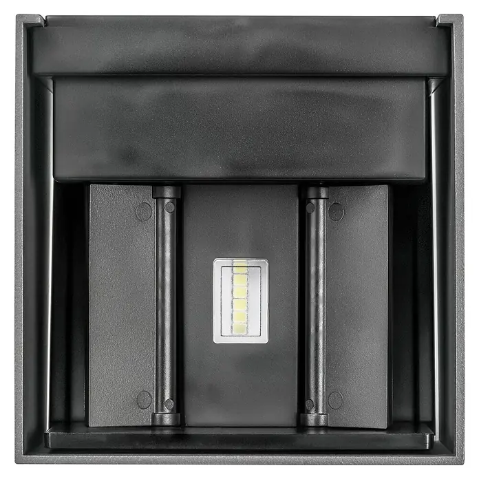 BAUHAUS LED-Solar-Außenwandleuchte Umea - 1,8 W, Aluminium, Warmweiß, Anthrazit - Nahaufnahme einer schwarzen LED-Leuchte, die modernes Design und Energieeffizienz vereint. Ideal für stilvolle Beleuchtung.