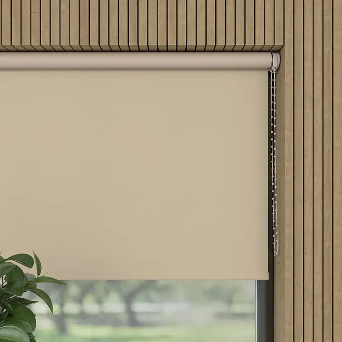 Verdunkelungsrollo - B x H: 230 x 190 cm, Sand, 100 % Polyester - Beigefarbene Rollos für Fenster mit Kettenzugsystem, ideal für Wohnräume. Das Rollo sorgt für Privatsphäre und reguliert den Lichteinfall.