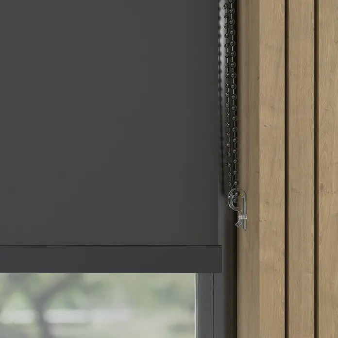 Verdunkelungsrollo Luxus - B x H: 200 x 190 cm, Anthrazit - Graue Rollladen für Fenster mit seitlichem Kettenzug, der das Design abrundet und für ein abgedunkeltes Zimmer sorgt.