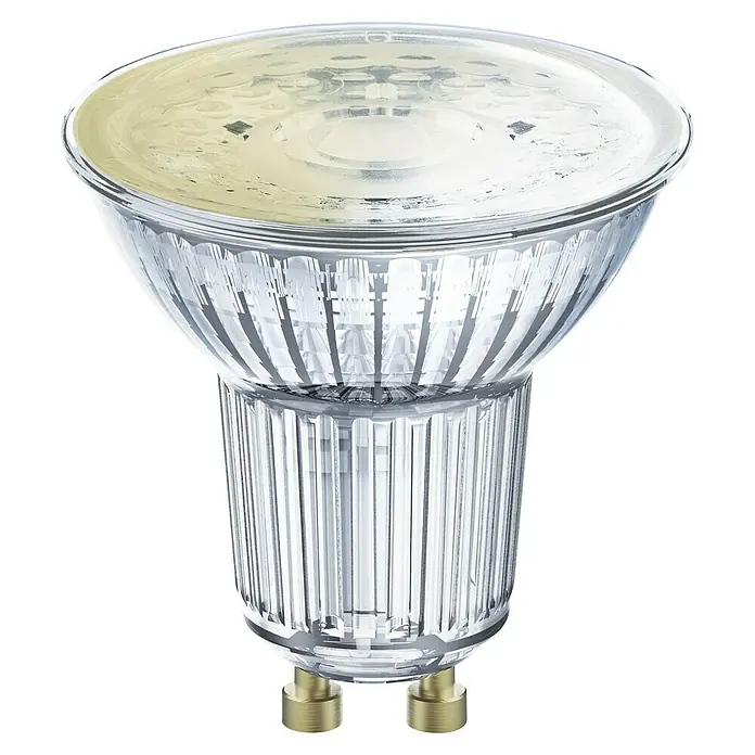 Osram Smart+ Smart-LED-Lampe matter - GU10, Dimmbar, Warmweiß, 350 lm, 4,7 W, 3 Stk. - Nahaufnahme einer MR16 LED-Lampe mit klarem Gehäuse, die eine detaillierte Ansicht der internen Struktur und des Designs zeigt.