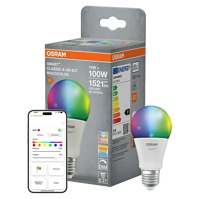 Osram Smart+ Smart-LED-Lampe matter - E27, Dimmbar, RGBW, 1.521 lm, 14 W - Abbildung einer OSRAM SMART+ Classic A 100 E27 Multicolor Lampe mit Verpackung und App-Steuerung auf einem Smartphone.