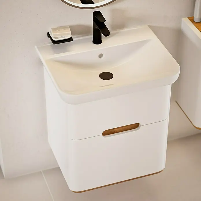 VitrA Sento Badmöbel-Set Sento - 63 cm, Weiß, 2 Schubladen - Elegantes Waschbecken mit Unterschrank in Weiß und Holzelementen für ein modernes Badezimmerdesign.