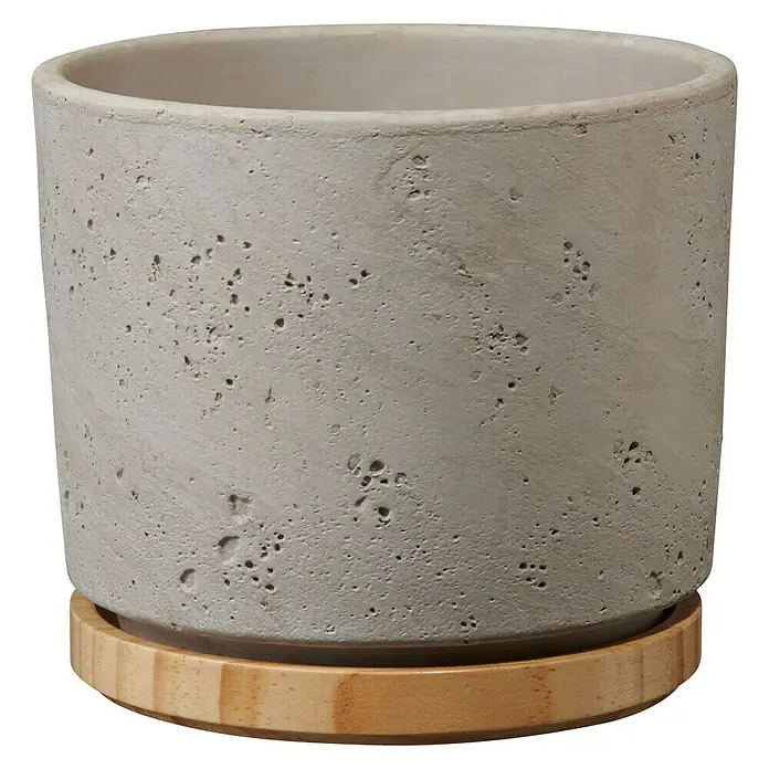 Soendgen Keramik Übertopf rund Paros DeluxeAußenmaß (Ø x H): 19 x 17 cm, Hellgrau, Holz - Grauer Betonblumentopf mit Holzuntersetzer. Der Blumentopf hat eine zylindrische Form und eine raue Oberfläche.