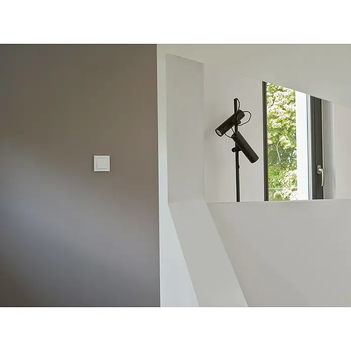 Osram Smart+ Schalter Unterputz Wandschalter 1G matter - Weiß, Innen - Die elegante Stehlampe mit verstellbaren Strahlern setzt moderne Akzente in jedem Raum. Das minimalistische Design fügt sich nahtlos in die Umgebung ein.